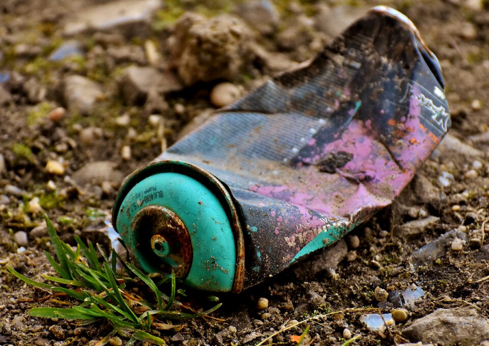 Tin can pollution scruffy