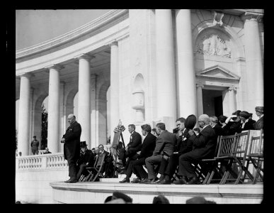 Edwin Denby speaking at ceremony, Arlington National Ceremony, Arlington, Virginia LCCN2016891302