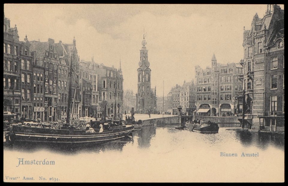 Een beurtvaartschip en een tjalk op de Binnen Amstel met v.l.n.r. de Amstel, Afb PBKD00244000030
