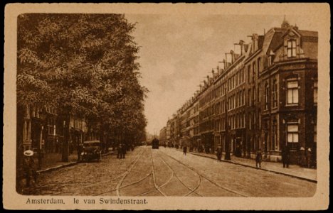Eerste van Swindenstraat gezien vanaf de kruising met de Linnaeusstraat . Uitgave Schaefers's Gravure Edition, Amsterdam, Afb PRKBB00385000002 photo