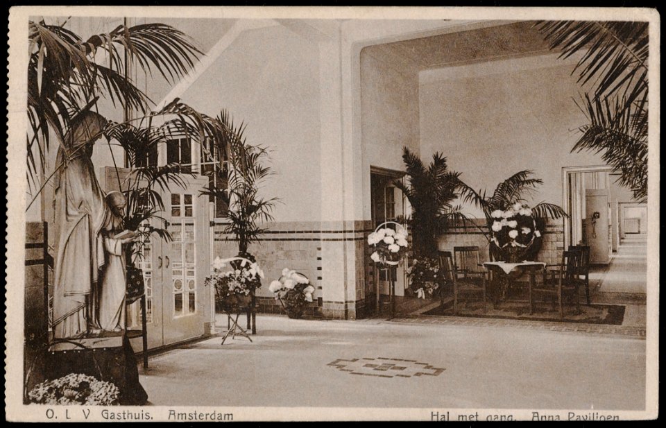 Eerste Oosterparkstraat 179, Onze Lieve Vrouwe Gasthuis. Hal van Annapaviljoen. Uitgave N.V. Mij. Rembrandt, Utrecht, Afb PRKBB00369000008
