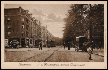 Eerste van Swindenstraat gezien vanaf de kruising Dapperstraat naar de Linnaeusstraat. Uitgave Fa. A. Vigevano, Amsterdam, Afb PRKBB00385000006 photo