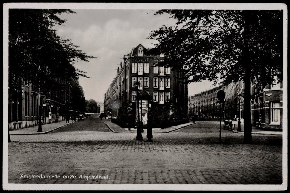 Eerste (rechts) en Tweede Atjehstraat (links). Uitgave J. Sleding, Amsterdam, Afb PRKBB00514000003