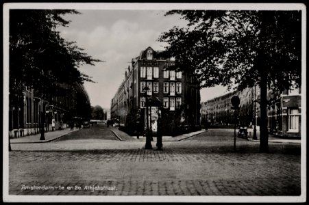 Eerste (rechts) en Tweede Atjehstraat (links). Uitgave J. Sleding, Amsterdam, Afb PRKBB00514000003
