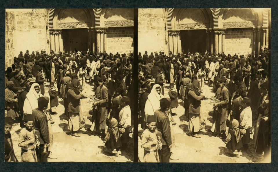 Egg breaking on Easter before the Holy Sepulchre LCCN2004672891