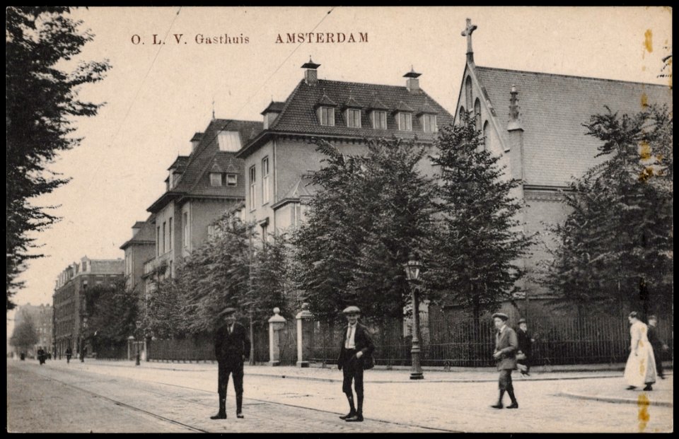 Eerste Oosterparkstraat 179, Onze Lieve Vrouwe Gasthuis. Oosterparkzijde. Uitgave N.V. de Bijenkorf, Amsterdam, Afb PRKBB00369000028