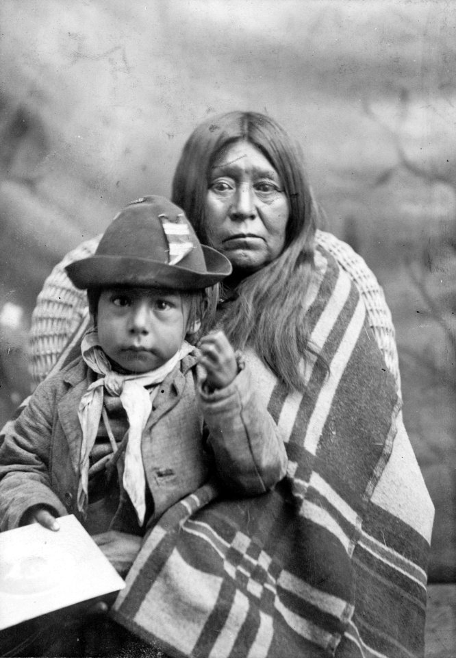 Eggelston mother and papoose - Samuels & Mays, Meeker, Colo. LCCN94516030 (cropped)
