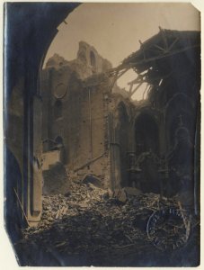 Eglise de la Dalbabe après l'effondrement de son clocher. - FRAC31555 1Fi9112