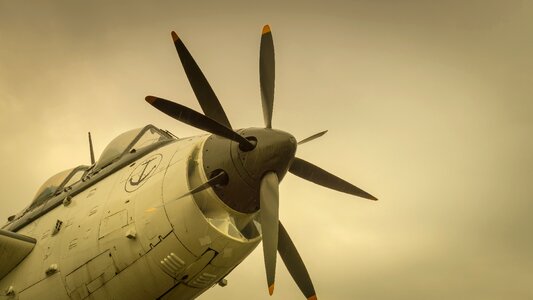Propeller plane flyer old