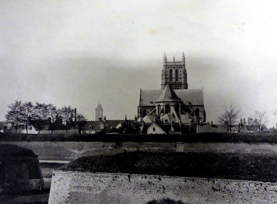 Eglise Saint-Pierre Bastion et Contre-Garde des Chanoines à Aire-sur-la-Lys