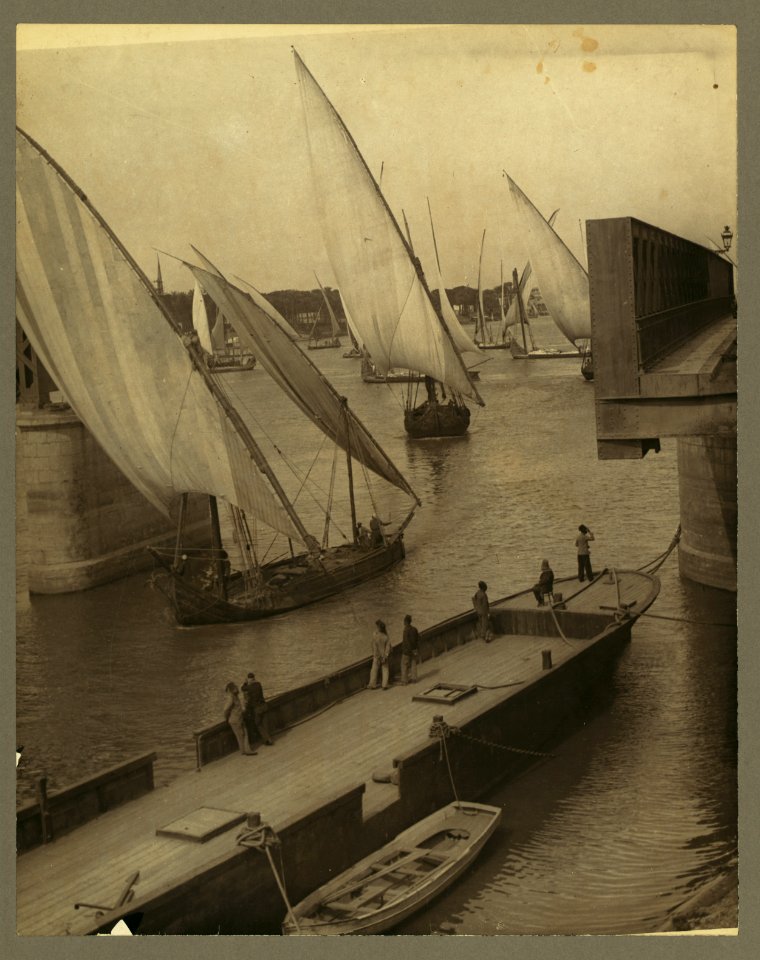 Egypt, Cairo, the Great Nile Bridge opened for freight boats LCCN2004674234