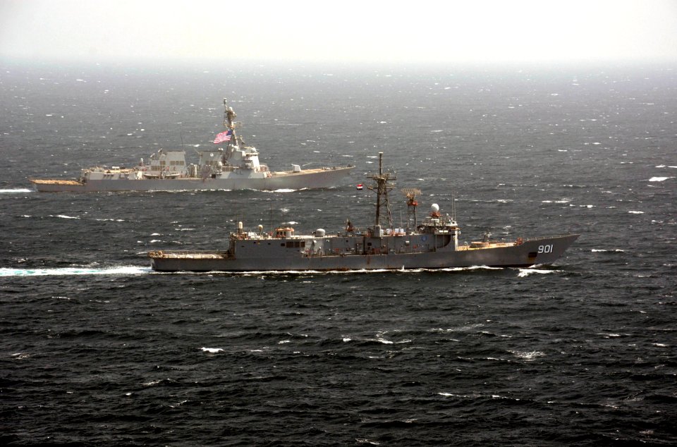 Egyptian frigate Sharm El-Sheikh (F901) and USS Sampson (DDG-102) underway in the Red Sea on 15 February 2018 (180215-N-NO146-0002)