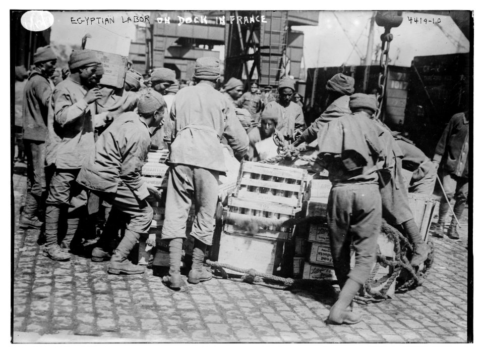 Egyptian labor on dock in France LCCN2014705942