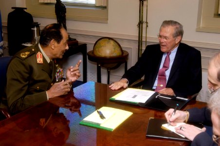 Egyptian Minister of Defense Field Marshal Mohamed Hussein Tantawi meets with Donald Rumsfeld, 2006