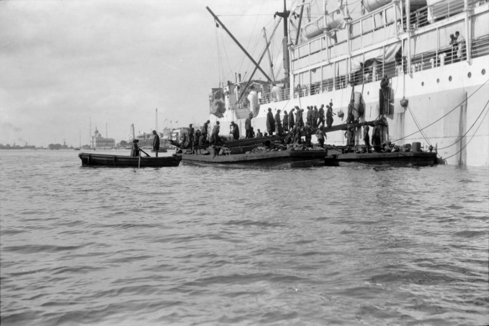 Egyptian views; Port Said. Natives coaling a steamer at Port Said LOC matpc.22025
