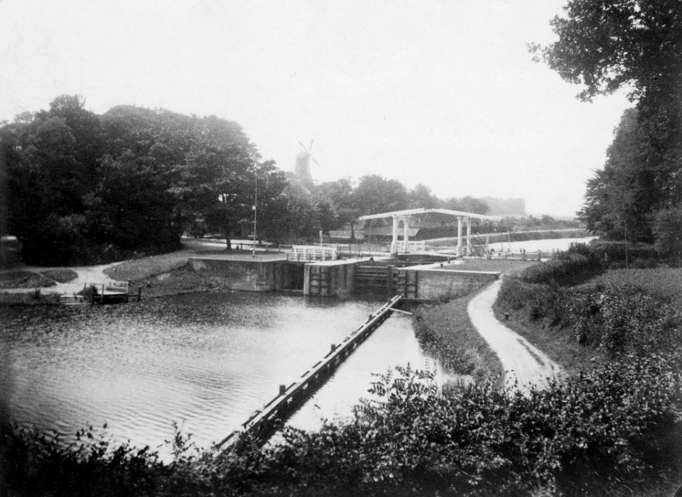 Eiderkanal-Zugbrücke und Schleuse Knoop (Kiel 44.755)