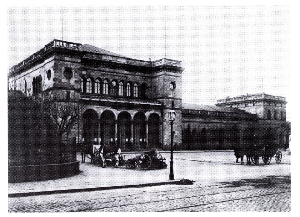 Ehemaliges Bergisch-Märkisches Bahnhofsgebäude am heutigen Graf-Adolf-Platz in Düsseldorf