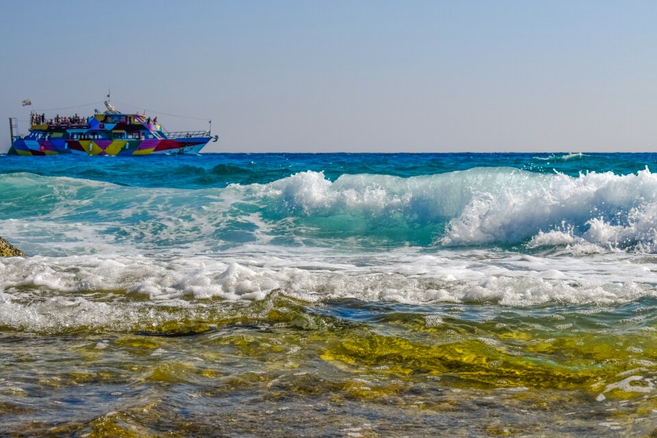 Foam motion cruise boat