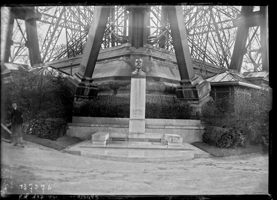 Eiffel par Bourdelle - Agence Rol