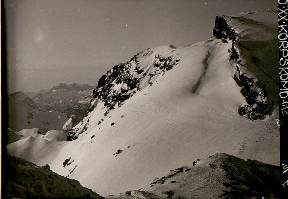 Eigene Stellung auf der kleinen Lagazuoivorkuppe von Feldwache 11 aus (BildID 15733237)