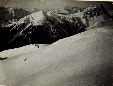 Eigene Vorfeldstellung, im Hintergrund Monte Schiara, Longerin. (BildID 15579404)