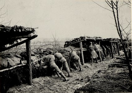 Eigener Stützpunkt Ostrand Gutes Kotlice, jenseits die feindliche Höhenstellung. (BildID 15540027)