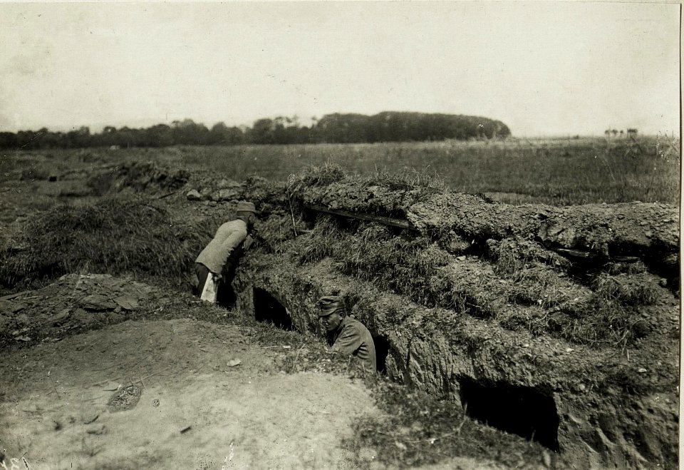 Eigene Schützengräben im Angriffe vor Zydaczow. (BildID 15431401)