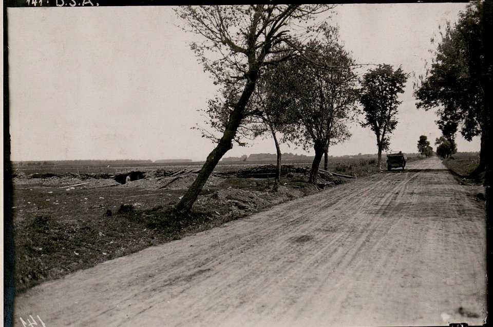 Eigene Schützengräben im Angriffe vor Zydaczow. (BildID 15734207)