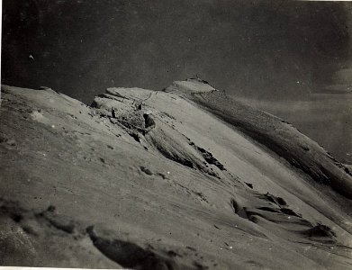 Eigener Schützengraben mit Bärenbadeckspitze. (BildID 15579355)