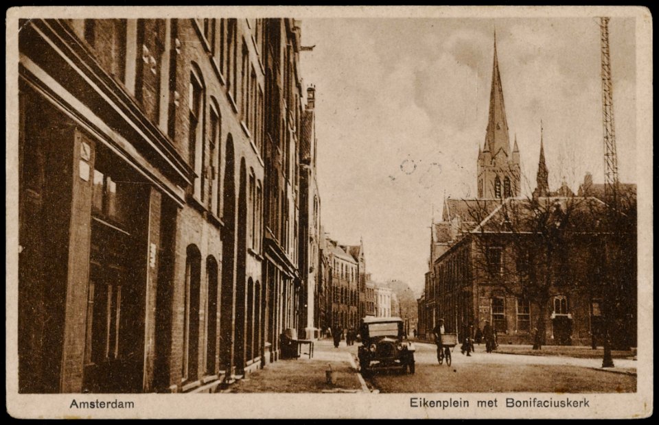 Eikenplein met Bonifaciuskerk. Uitgave J. Sleding, Amsterdam, Afb PRKBB00515000002