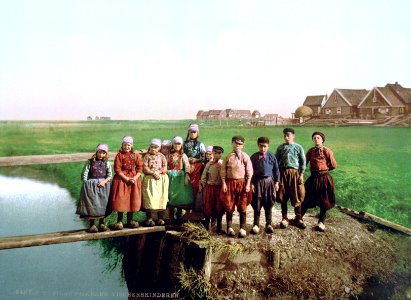 Eiland Marken - Visserskinderen 1900 photo