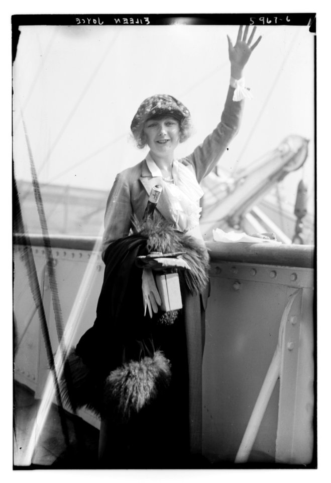 Eileen Joyce LCCN2014715877