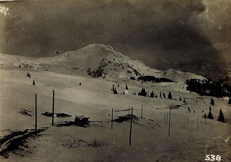 Eigener 30,5cm Volltreffer am Westhang des Col di Lana. (BildID 15582737)