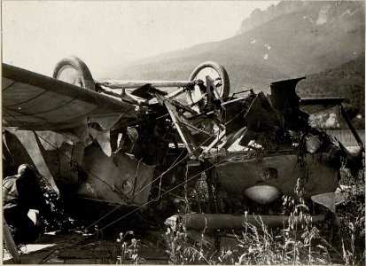 Ein beim Landen in Pergine verunglückter Apparat. (BildID 15627719)