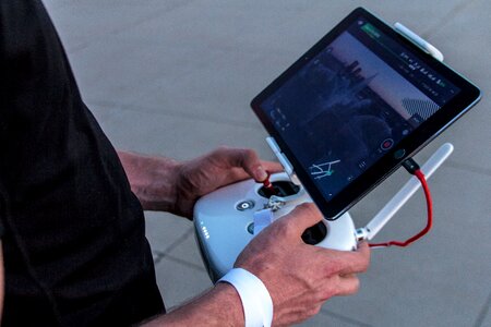 Electronic technology touchscreen