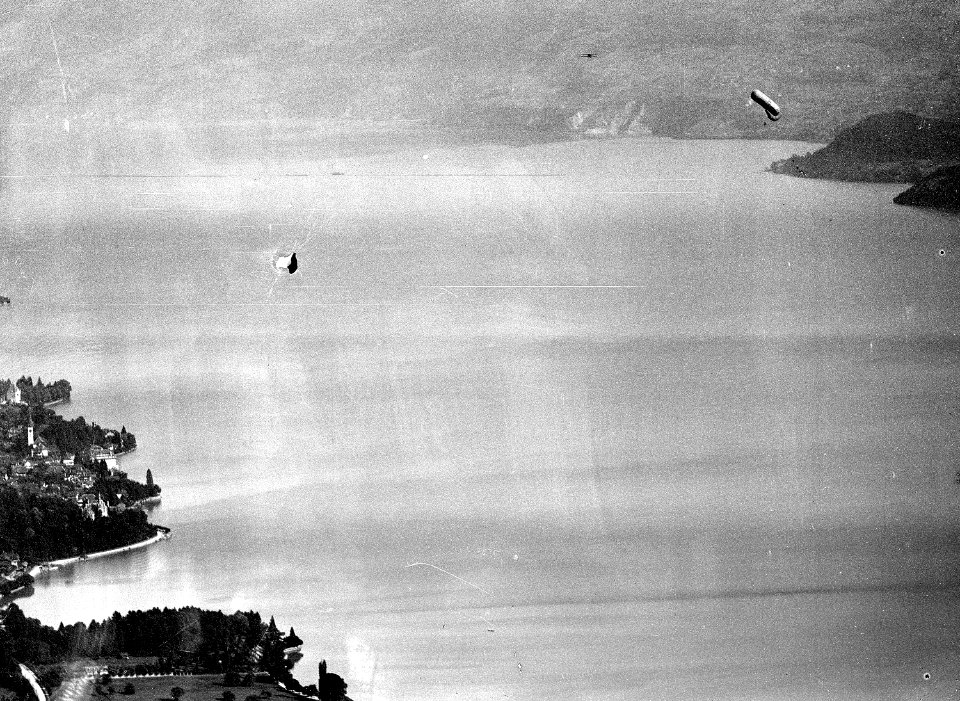 Ein Ballon über dem Thunersee - CH-BAR - 3241385