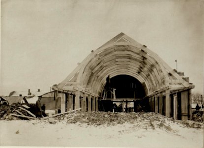 Ein beim 9.Korpskommando im Bau befindliches Feldkino, am 24.2.1917 (BildID 15543178)