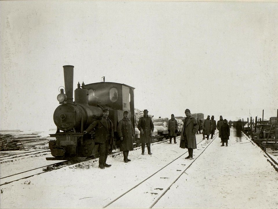 Ein Feldbahnzug, 25.1.1917 (BildID 15543115)