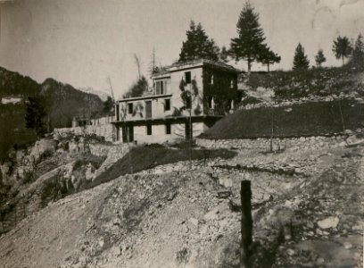 Ein nach im Bau befindliches Art.-Gruppenkomdo Gebäude bei Mincigos. (BildID 15512413)