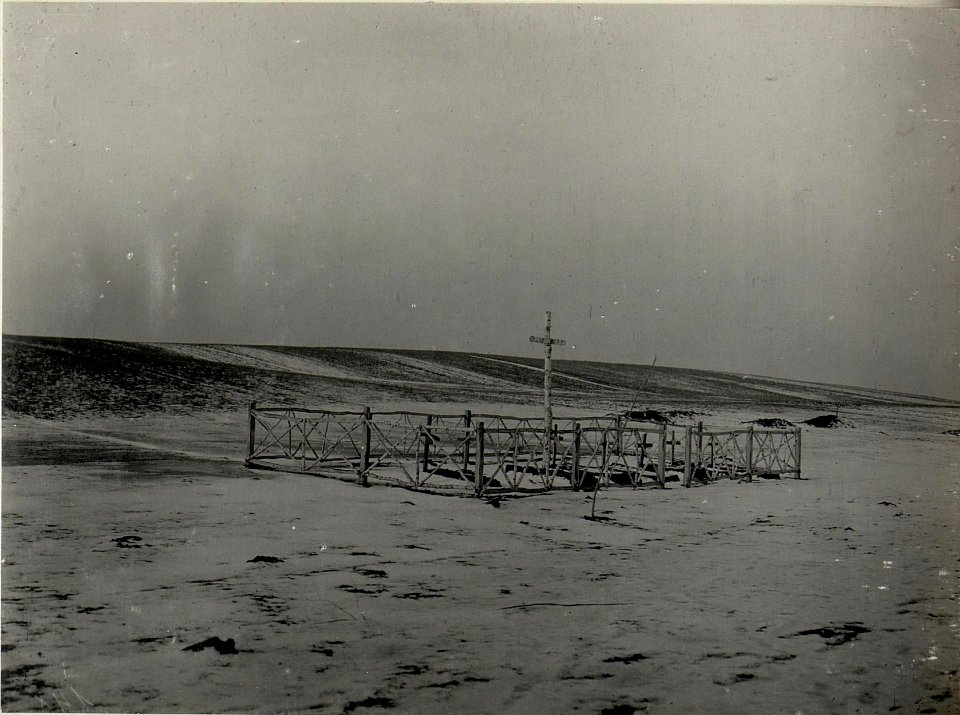 Ein Heldenfriedhof des k.u.k. Infanterieregimentes 82, 18. 2. 1916 (BildID 15541743)