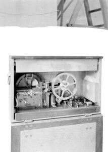 Ein Morsegerät in seiner Kiste - CH-BAR - 3241621