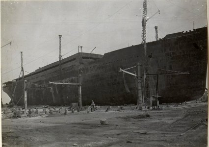 Ein von den Italienern als Kaserne verwendetes Schiff. (BildID 15664866)