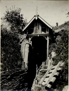 Ein Unterstand für einen Schwarm in der 14 Kampfstellung des Infanterieregimentes 86 südöstlich von Seredince, aufgenommen am 25. Juni 1916 (BildID 15542240)