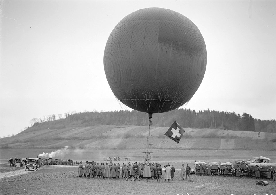 Ein zum Fesselballon umgestalteter Freifahrtballon - CH-BAR - 3238283