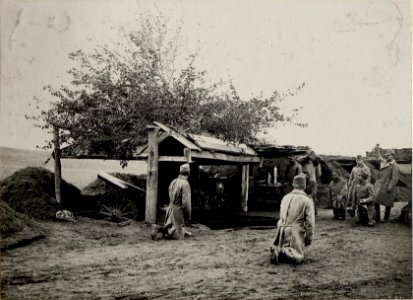 Eine gut maskierte Stellung der sHbDiv.9 in der Dauerstellung beim M.H.Kalinowka, südwestl. Zornizcze. Aufgenommen am 9. November 1915. (BildID 15540993)