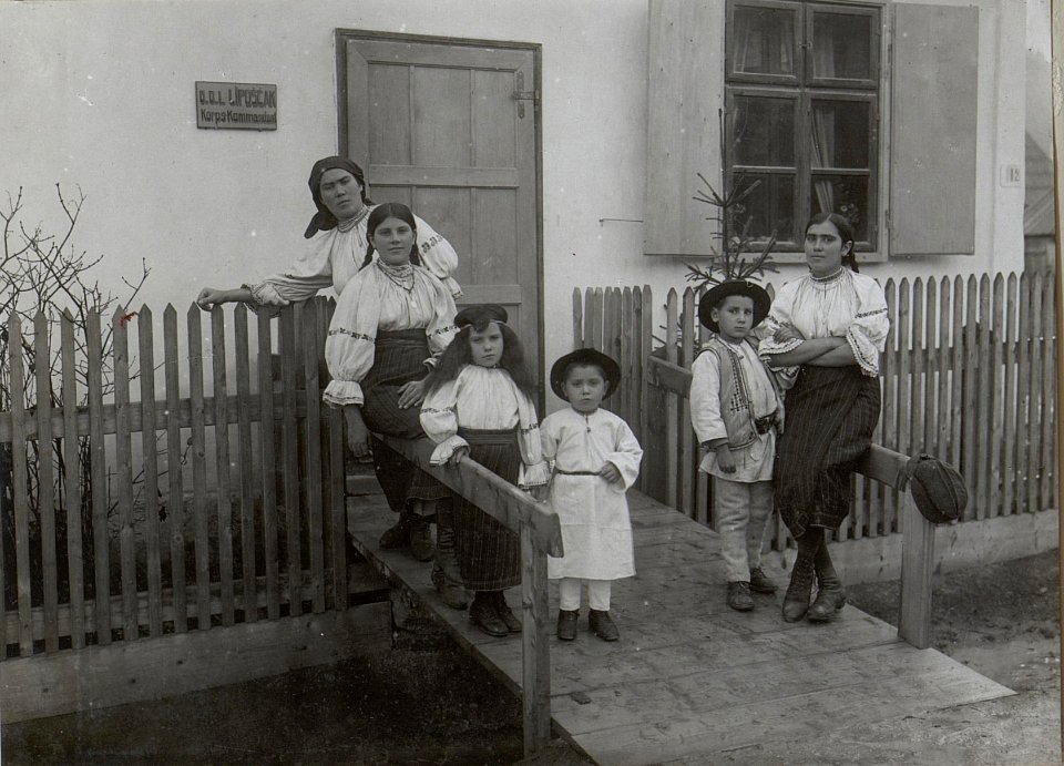 Eingang zur Exzellenz in Közeplok (BildID 15656956)