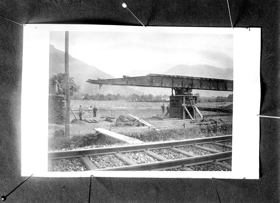 Eine eiserne Eisenbahnbrücke - CH-BAR - 3241640