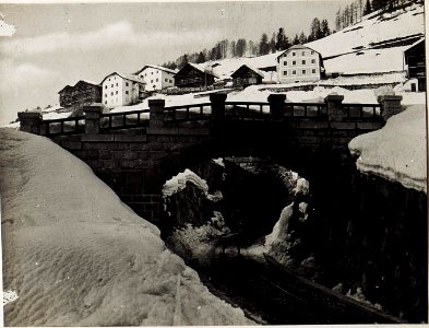 Einfahrt in den Christina - Kehrtunnel, km 25,6. (BildID 15574983)