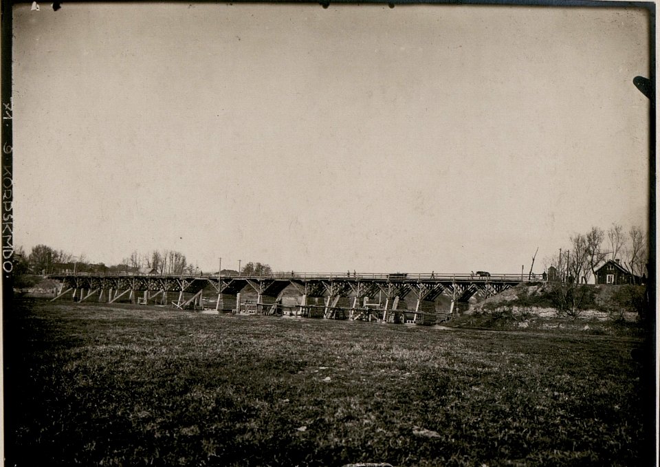 Eine von österreichisch-ungarischen Pionieren gebaute hochwasserfreie Brücke über den Styr bei Luck. (BildID 15733195)