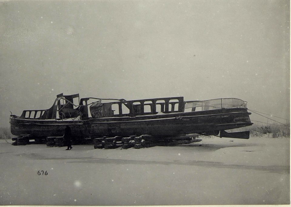 Eingefrorene Fähren und Schiffe in Galizien (BildID 15681012)